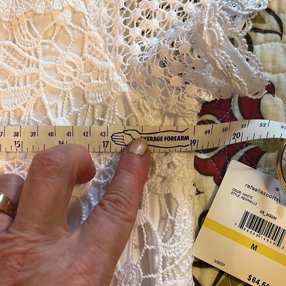 Ladies lined crisp white lace top. - Picture 9 of 10